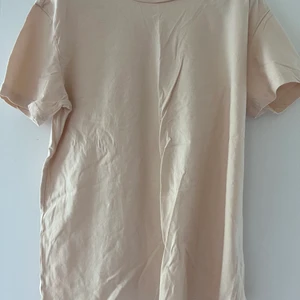 Ljusrosa/beige T-shirt  - En ljusrosa/beige T-shirt 