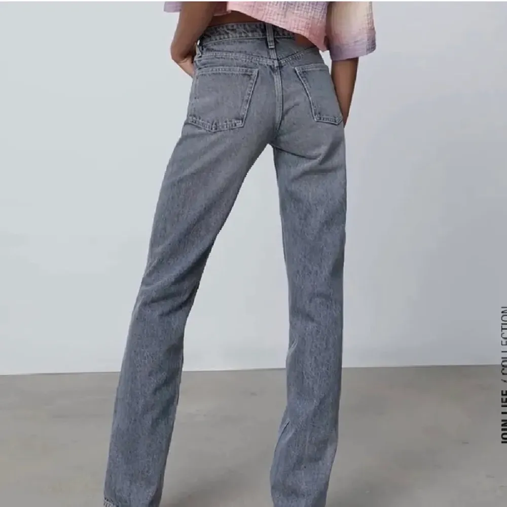 Mid rise jeans från zara, grå/blå färg.  Strl 36💖. Jeans & Byxor.