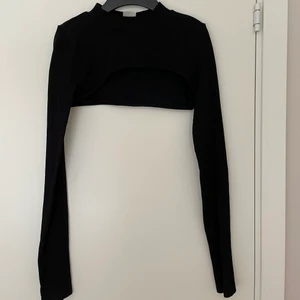 Tröja  - Säljer en tröja i seamless material. Fint skick (använd cirka 5 gånger) skriv vid frågor eller fler bilder 