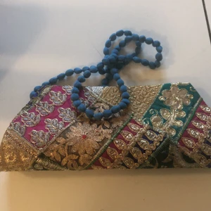 Väska - Bra skick köpt i Kerala i Indien så man är ensam om den