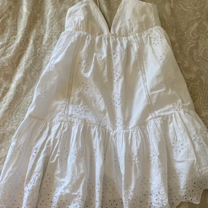 Vit zara klänning str S - Helt oanvänd, prislapp kvar