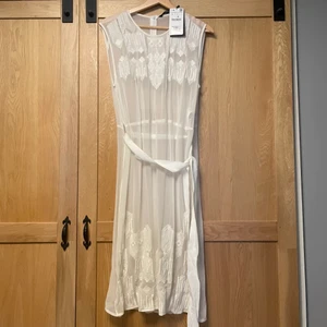 Zara off-white tunika - En off-white tunika från Zara Woman. Oanvänd!