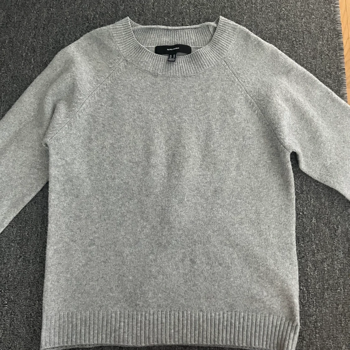  Grå stickad tröja - 90