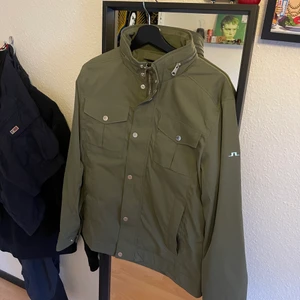 J.lindeberg jacka  - Köpt från J.lindebergs hemsida , har änvänt den 2 gr.