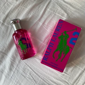 Ralph Lauren parfym - Parfym från Ralph Lauren 50ml, endast testad med cirka 5 sprut. Så nästintill oanvänd! Nypris 349kr säljer för 180kr+frakt. Hör av dig för frågor!🥰