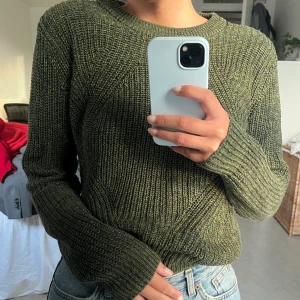 Stickad tröja  - Jättefin tjock stickad tröja 💚 Möts upp i Stockholm eller skickar! 