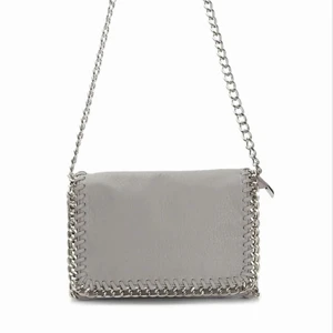 Väska med kedja - Superfin och nästintill oanvänd väska från Tiamo!