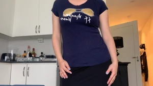 Michael Kors T-shirt - Säljer min marinblåa MK tröja då den ej kommer till användning längre. Köpt i USA i MK butiken🥰 Köparen står för frakten