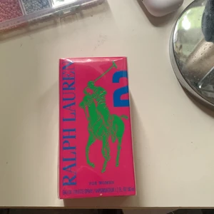 Ralph lauren parfym - Säljer denna då jag redan har en! Men den är helt oanvända plasten är fortfarande kvar! 