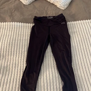 Träningsset - Säljer nu detta träningsset som knappt är använt, de är i nyskick och köpt från DOM. ❤️ (TRYCK INTE PÅ KÖP DIREKT)