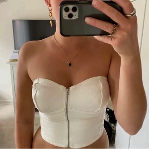 Topp - Lånad bild från förra ägaren, jättefin jeans-korsett topp i jättebra skick