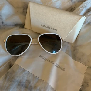 Michael Kors solglasögon  - Michael Kors solglasögon i nyskick 