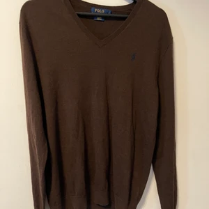 Märkeskläder! - Säljer mina gamla kläder ! 250kr:- för varje plagg! Du står för frakten! Mössan säljs för 350kr!!!