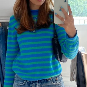 zara tröja  - finstickad tröja från zara i superhärliga färger. nästan aldrig använd så nyskick. storlek s o passar som så, jag på bilden brukar ha xs/s i tröjor. skriv om frågor 💕