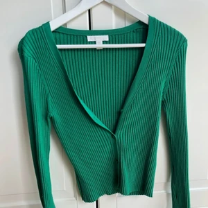 Grön kofta - Superfin grön rubbad kofta, som ny. Storlek S 💚