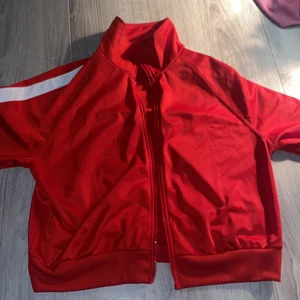 Dragkedjetetröja  - Använd 1 gång, mjuk inuti