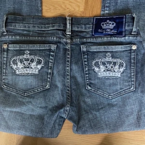Victoria beckhamn jeans  - !ANVÄND INTE ”köp direkt” ! ett par lowwaist bootcut Victoria Beckhamn jeans som inte kommer till användning då dem är för korta på mig💗 ( 38,5 midjan, 62 cm från grenen)   direkt pris= 700 (stort intresse) ❤️