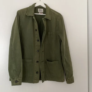 Grön jeansjacka - Jeansjacka från lager 157, storlek s men den är oversized. Knappt använd, nypris 300kr säljer för 100kr + frakt⚡️🫶🏼❤️‍🔥
