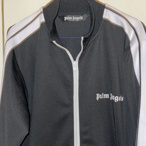 Palm angels tröja  - Helt ny palm angels tröja (oanvänd)  Storlek m stor i storlek 