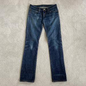carhartt jeans i väldigt fin blå tvätt 💙 W28 L34, för stora för mig som är 160 cm