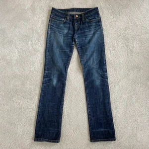 carhartt jeans - carhartt jeans i väldigt fin blå tvätt 💙 W28 L34, för stora för mig som är 160 cm
