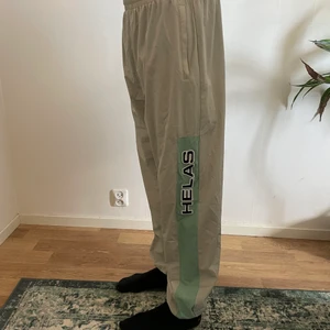 Hélas trackpants - Riktigt sköna trackpants använda fåtal gånger Skick:9/10