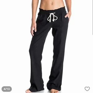 Linnebyxor  - Säljer mina roxy linnebyxor som är helt slutsålda. Bra skick, är egentligen m men passar mer som s⚡️