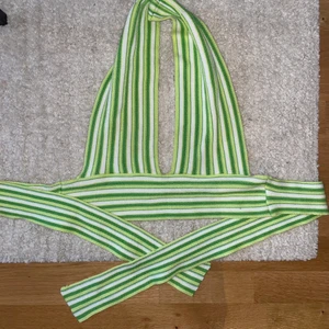 Stickad knyttopp - Stickad grön knyttopp