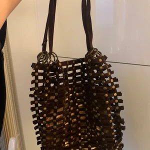 Cool mockaväska - Mocka väska i brunt, medel/stor.  Köparen står för frakten!