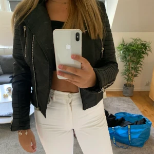 Skinnjacka  - Jättefin skinnjacka som aldrig har använts😍
