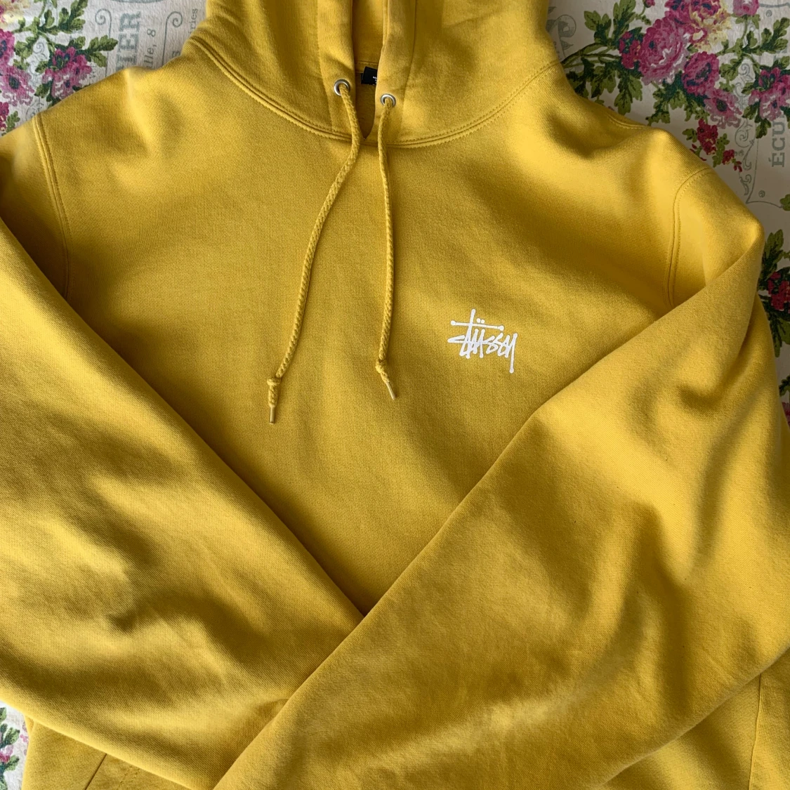 stüssy hoodie. size L (passar som XL)