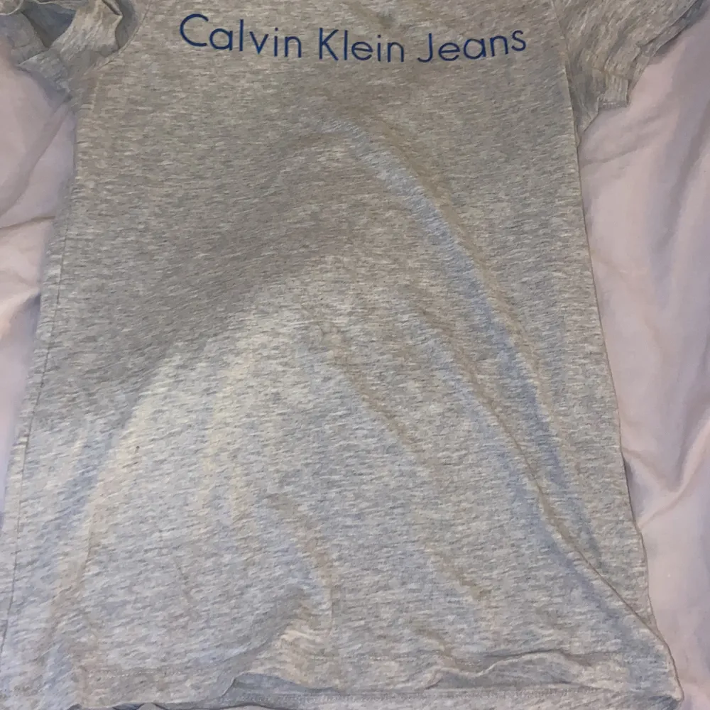 Calvin Klein t-shiet storlek xs. T-shirts.