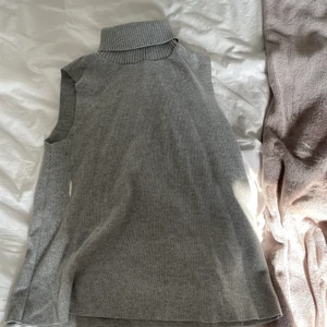 Zara tröja  - Tröja med krage från zara. Jätte fin men kommer inte till användning. 