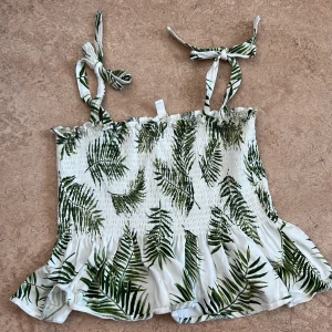 Topp - Superfin topp, men kommer ej till användning längre! Storlek L men är liten i storleken