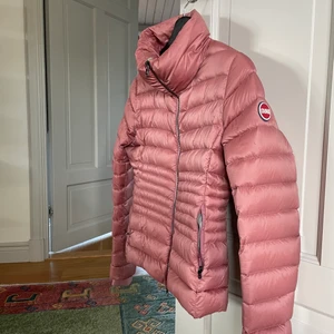 colmar jacka - Jätte fint skicka, rosa colmar jacka! Är i storlek 14år/166cm men passar en xs/s 💓 nypris 3000kr, självklart äkta 