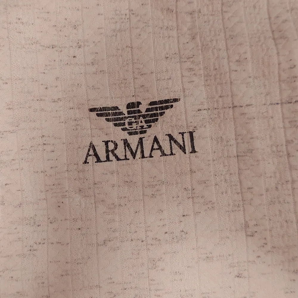 Armani pike helt oanvänd. T-shirts.