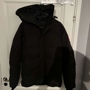 Canada Goose Macmillian - Canada goose macmillian, cond 9:10, Köpt på NK. Skriv gärna i DM för information 