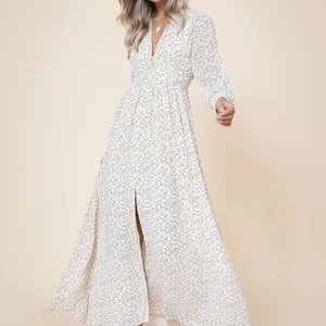 Adoore klänning - Säljer denna Napoli klänning från Adoore, storlek 38! Oanvänd med lapparna kvar. Nypris 1495 säljer för 1000kr