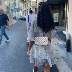 Zara klänning  - Säljer denna klänning från Zara. Använt cirka 3 gånger❤️