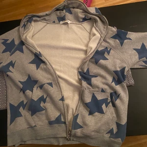 Bape Hoodie - Bapesta hoodie Storlek: L använd fåtal gånger  Skriv vid intresse pris kan diskuteras  skriv för fler bilder  har sänkt priset till 900