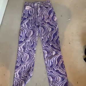 Mönstrade jeans  - Köpte för 350 kr 