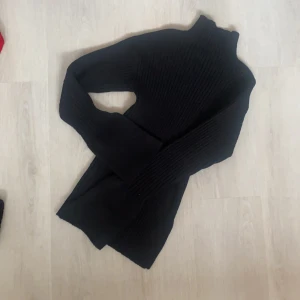 Svart tröja - Svart tröja