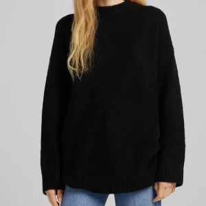 Stickad tröja - Stickad oversized tröja från zalando i nyskick som inte kommer till användning🫶🏼xs men passar s/m