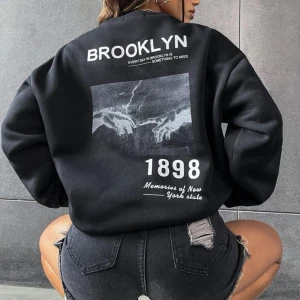 Hoodie - Hoodie från Shein. Storlek M köpt för 149kr,säljer för 80kr+frakt Lite oversized men passar S/M