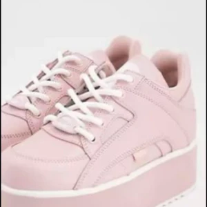 Buffalo - Helt nya storlek 37 endast provade hemma så är i fin fint skick 😃