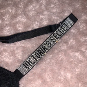 Victoria’s Secret bh - Lägger upp igen pga oseriös köpare. Endast använd 1-2 gånger då den var för liten💕köparen står för frakt och bud är bindande!🤍