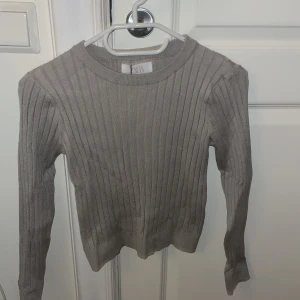 Tröja - Säljer en zara tröja som aldrig använd har till och me dlapown kvar! 