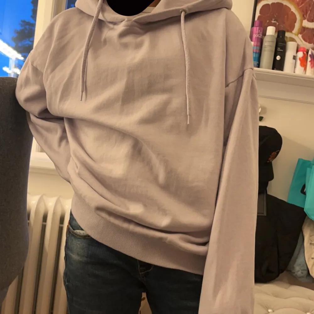En lila oversized hoodie.. Tröjor & Koftor.