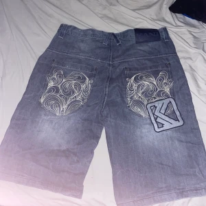 Kani - Riktigt snygga gråa kani shorts som tyvärr inte kommer till användning 