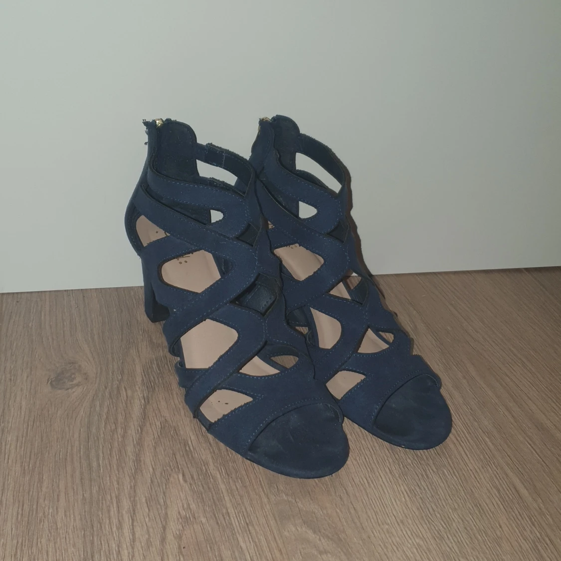 Mörkblåa klackar stl 39 - 90